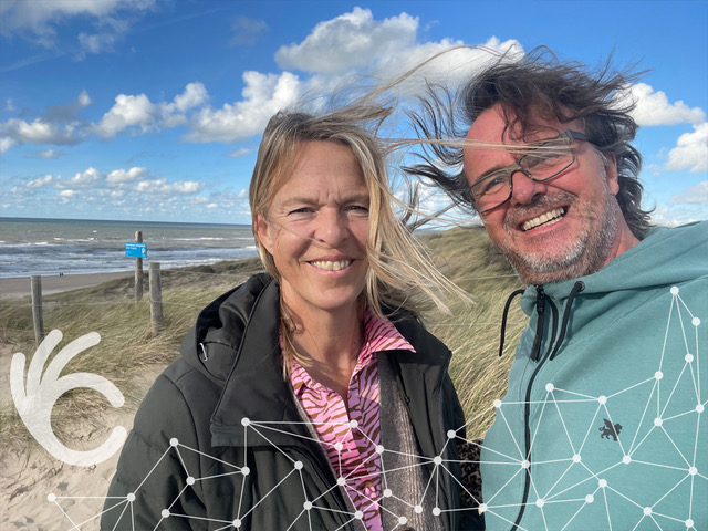 Arina en Ad op het strand